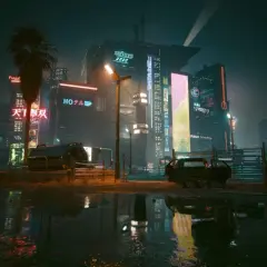 Nocne Night City po aktualizacji Cyberpunk 2077. Neonowe reklamy odbijają się w kałużach, a zniszczony samochód stoi obok.