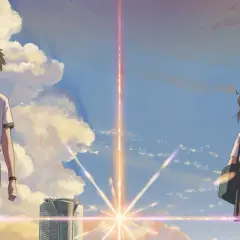 Chłopiec i dziewczyna patrzą na niebo, gdzie rozbłyska światło. Czy to znak, że ich losy się połączą, jak w "Kimi no na"?