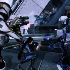 Zacięta walka w stylu Mass Effect. Infiltratorzy w zbrojach N7 i niebieskich kombinezonach strzelają do wrogów, używając broni i mocy.