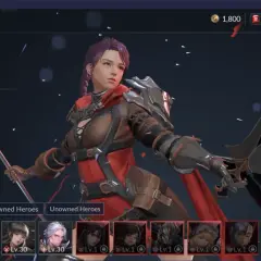 Lene, bohaterka z gry Seven Knights 2, w zbroi i z kosą. Poniżej lista dostępnych postaci.