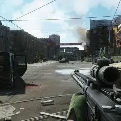 Widok z perspektywy gracza na zniszczone miasto, z otwartymi drzwiami czarnego SUV-a i widoczną bronią. Czas na nowy tarkov wipe!