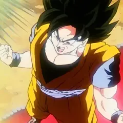Son Goku w trakcie jednej ze swoich potężnych przemian, otoczony oślepiającym blaskiem energii.