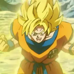 Goku w formie Super Saiyanina, z żółtą aurą, gotowy do walki. Scena przypomina początek przygód z Dragon Ball odc 1.