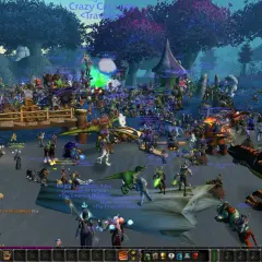 Tłum graczy w World of Warcraft, w tym wiele postaci, smoków i nawet żółw. Wow!