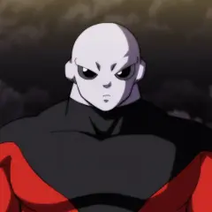 Potężny Jiren z Dragon Ball, z groźnym spojrzeniem, na tle burzowych chmur.