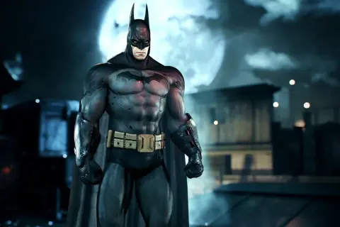 Batman stoi na tle księżycowej nocy nad Arkham. Ciemna sylwetka Mrocznego Rycerza, gotowego do akcji w Azylu Arkham.