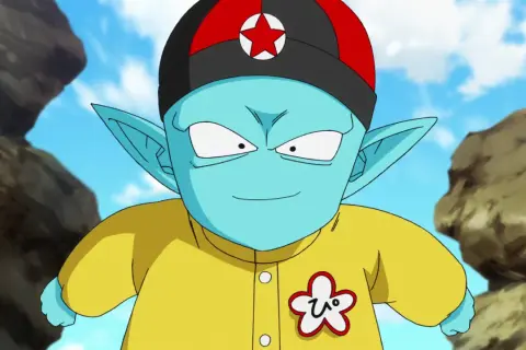 Pilaf z Dragon Ball w żółtej koszuli i czapce z czerwoną gwiazdą.