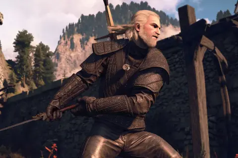 Geralt w zbroi zapomnianego wilka, z mieczem w dłoni, gotowy do walki. W tle góry i ruiny zamku.