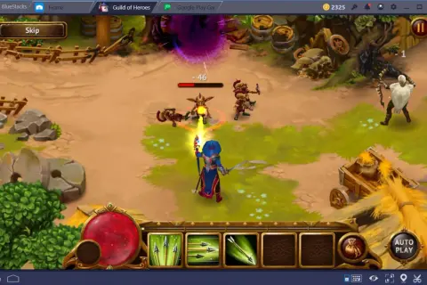 W grze Guild of Heroes mag walczy z goblinami. Bohater rzuca zaklęcie, zadając obrażenia.