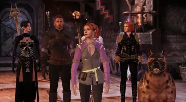 Postacie z Dragon Age Origins, w tym pies, w fantazyjnych strojach. Wyglądają jak z modów do gry.