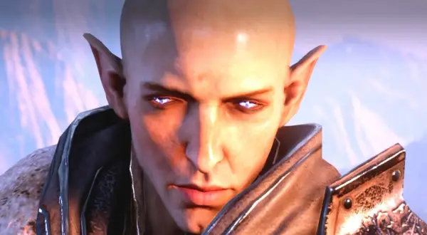Solas z Dragon Age: Inquisition - Trespasser, z magicznymi, fioletowymi oczami i spiczastymi uszami, w zbroi.