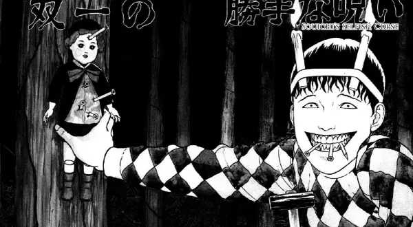 Junji Ito's Souichi trzyma w ręku młotek, a jego zęby są naostrzone. Obok wisi lalka z gwoździami w głowie.