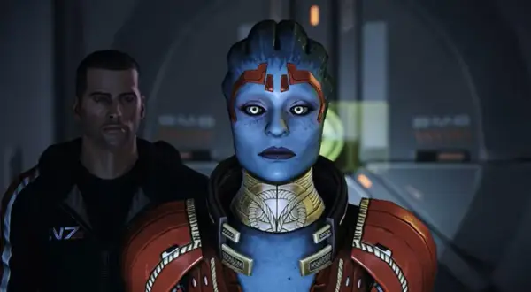 Mass Effect: Samara, asari z białymi oczami, stoi obok mężczyzny w czarnej bluzie z symbolem N7.