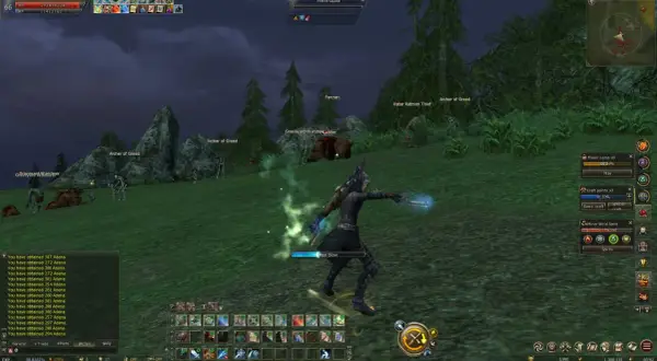 Postać w grze Lineage 2 Essence walczy z potworami na zielonej polanie. W tle widać drzewa i góry.