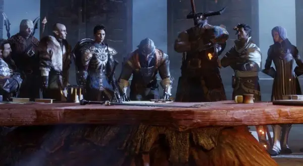 Grupa postaci z Dragon Age: Inquisition, w tym wojownicy i magowie, zbiera się przy stole, planując strategię.
