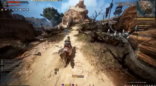 Gracz na koniu w świecie black desert mobile pędzi po piaszczystej drodze w kierunku twierdzy na wzgórzu.