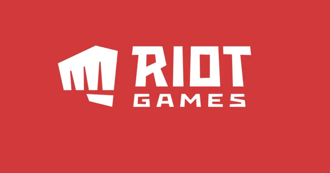 Białe logo Riot Games na czerwonym tle. Czyżby zapowiedź nowego **riot mmo**?