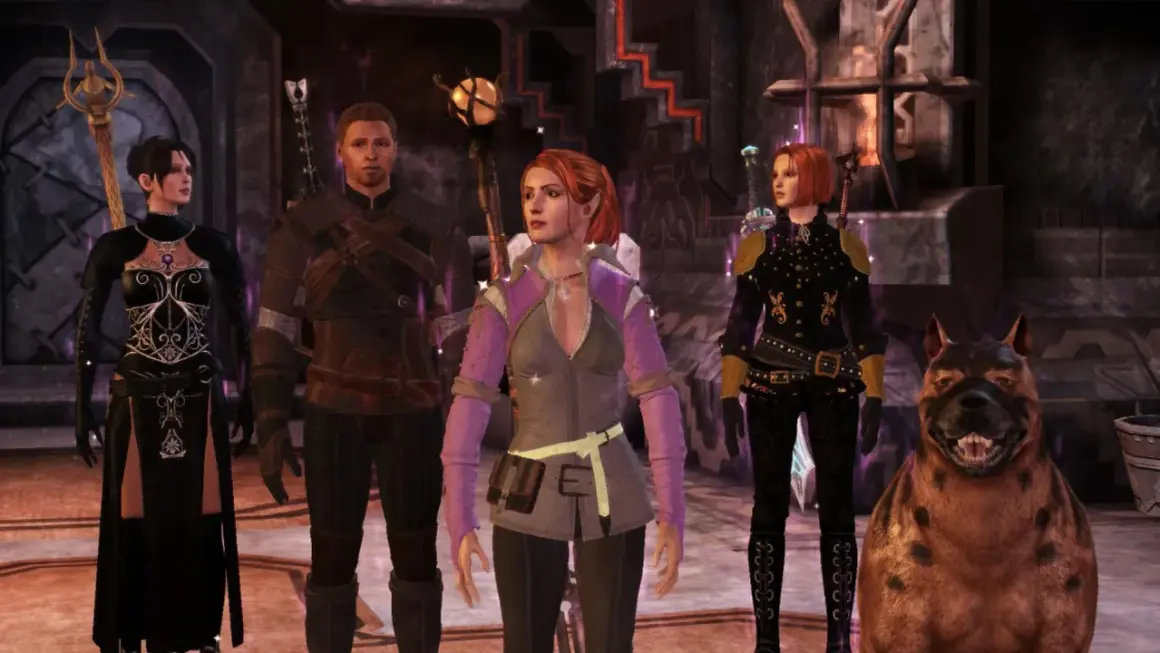 Postacie z Dragon Age Origins, w tym pies, w fantazyjnych strojach. Wyglądają jak z modów do gry.