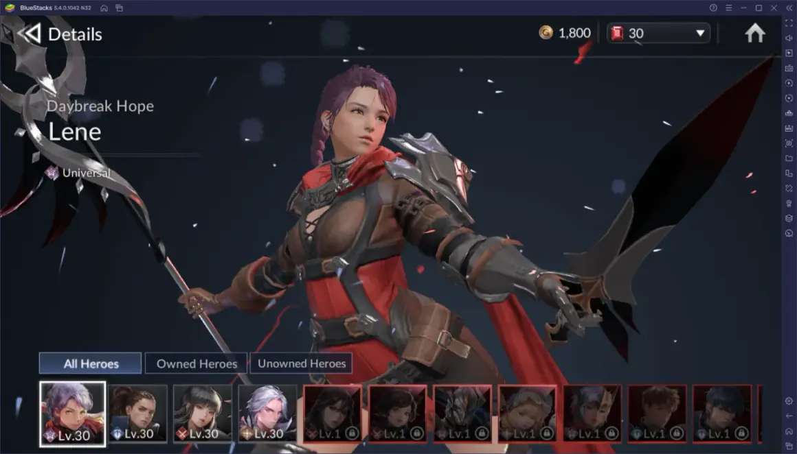 Lene, bohaterka z gry Seven Knights 2, w zbroi i z kosą. Poniżej lista dostępnych postaci.