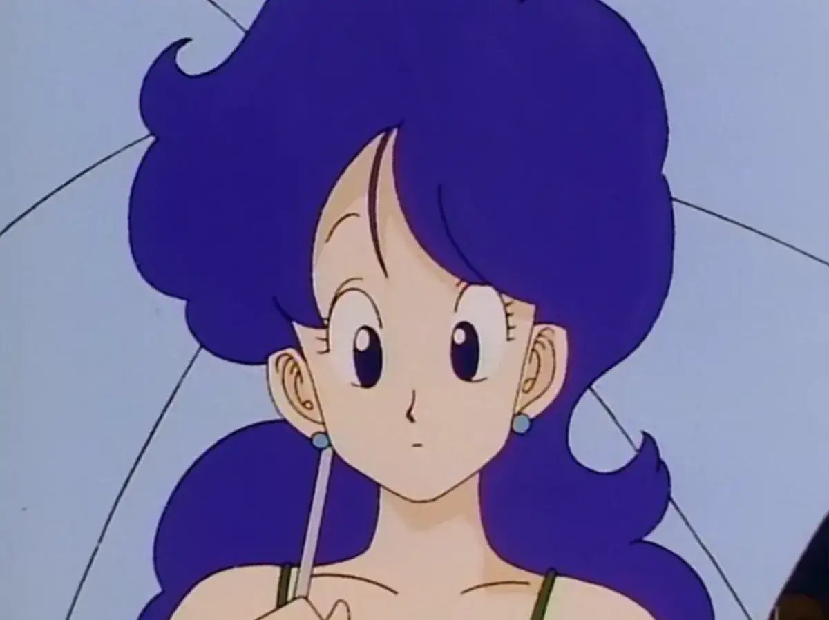 Chi-Chi z Dragon Ball, z fioletowymi włosami i niebieskimi kolczykami, przygotowuje lunch.