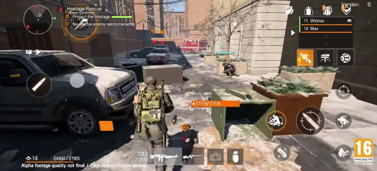 Gracz w The Division Resurgence walczy o przetrwanie w zimowym mieście, chroniąc zakładnika.