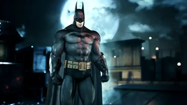 Batman stoi na tle księżycowej nocy nad Arkham. Ciemna sylwetka Mrocznego Rycerza, gotowego do akcji w Azylu Arkham.