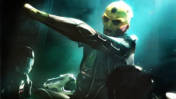 Thane Krios z Mass Effect w akcji, celuje z broni. Obok niego dwaj żołnierze w hełmach.