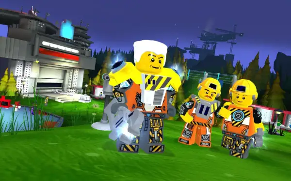 Trzej budowniczowie w kaskach i kombinezonach stoją na trawie przed futurystycznym budynkiem. To scena z gry lego universe.