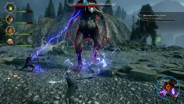 Bitwa z olbrzymem w Dragon Age: Inkwizycja DLC. Gracze walczą z potężnym przeciwnikiem, używając magii i broni.