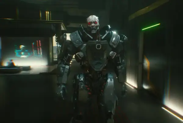 Adam Smasher, potężny cyborg z czerwonymi oczami, wchodzi do mrocznego korytarza.
